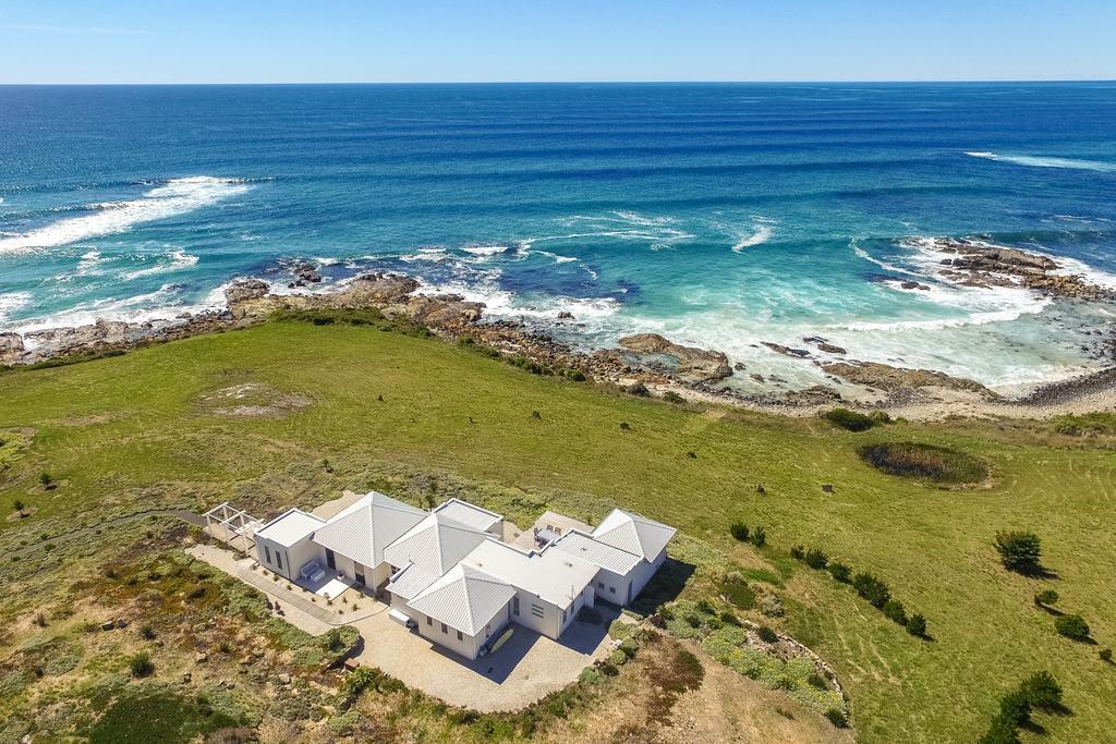 Saltwater - Absolute Oceanfront, Fire Pits, Some Villas With Hot Tubs And Sauna Falmouth Номер фото
